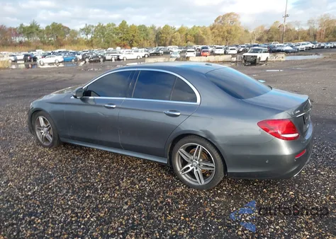 2017 Mercedes-Benz E 300 4Matic z USA, uszkodzony, nr VIN WDDZF4KB5HA110176